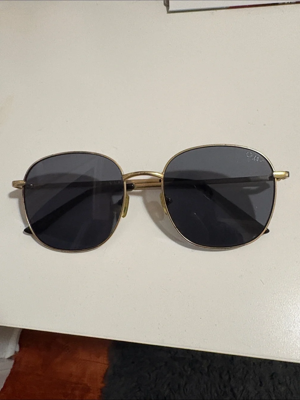 Quay jezebell sunglasses black with gold frame with glasses case